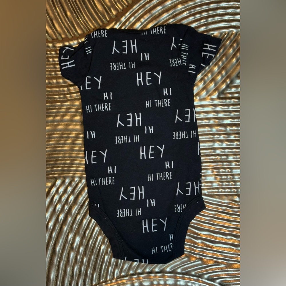 Gerber Black & White 'Hey There' Print Newborn Onesie - Picture 2 of 5